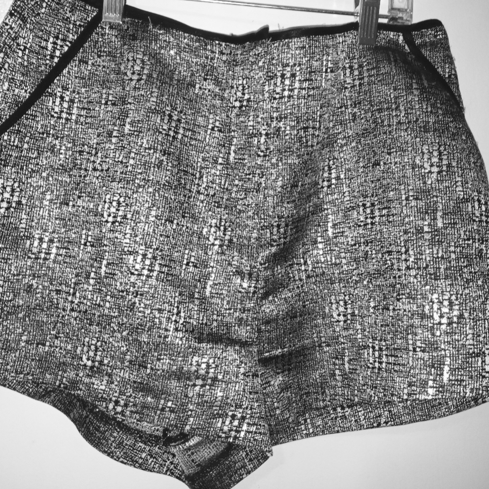 Forever 21 Black & Gold Shorts Size 10